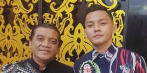 Penyanyi Dangdut Dory Harsa