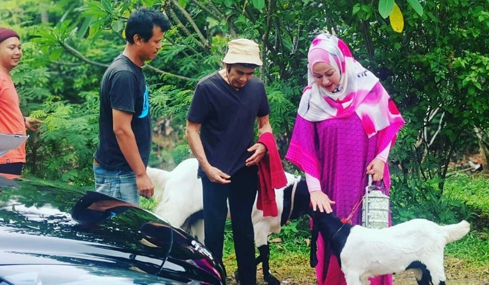 Poses Syuting Sinetron Raja Dangdut Rhoma Irama