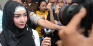 Penyanyi Dangdut Roro Fitria