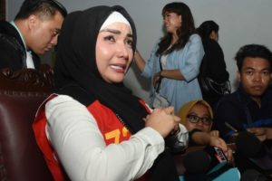 Penyanyi Dangdut Roro Fitria
